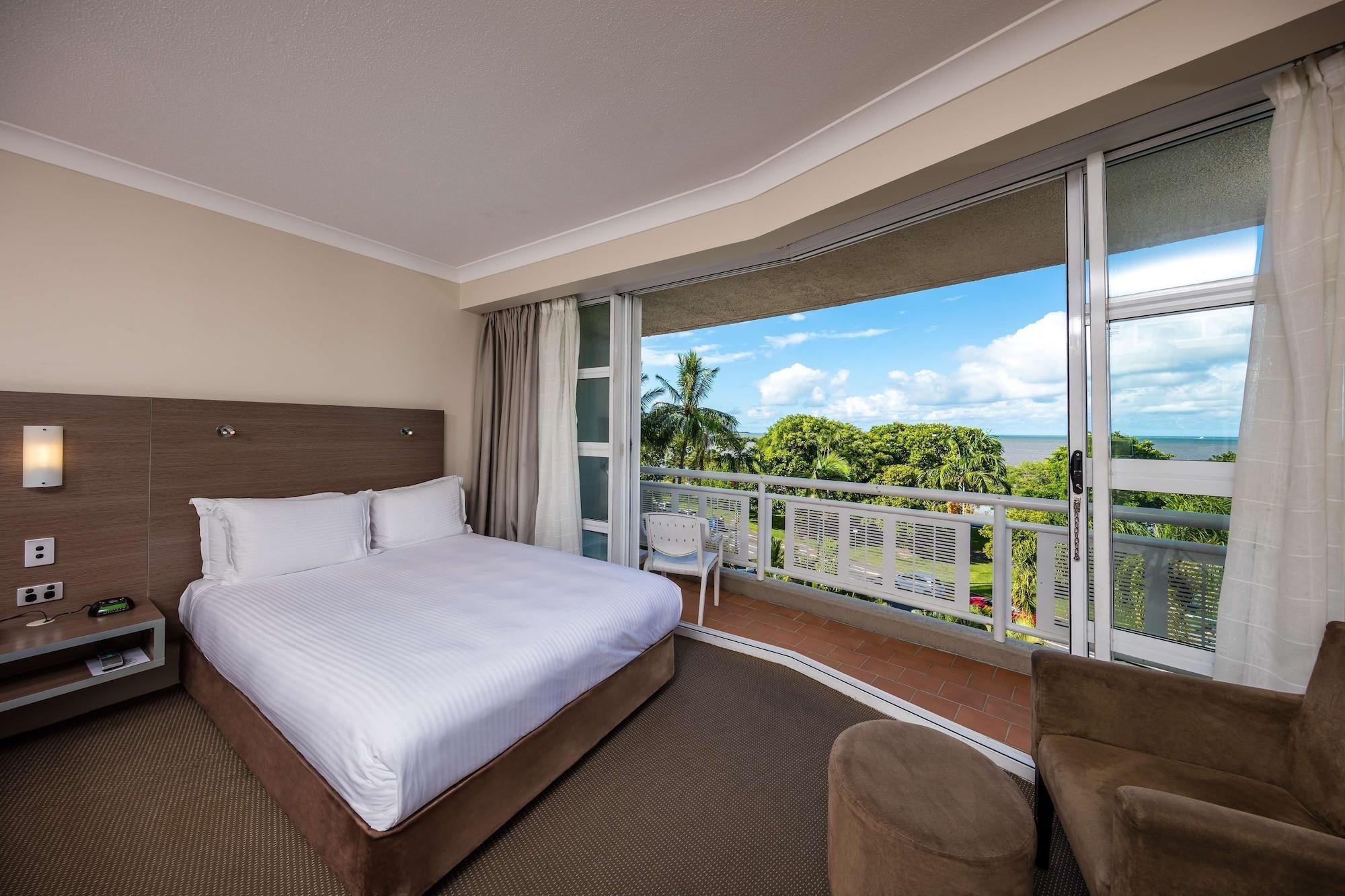 Doubletree By Hilton Cairns Hotel Kültér fotó