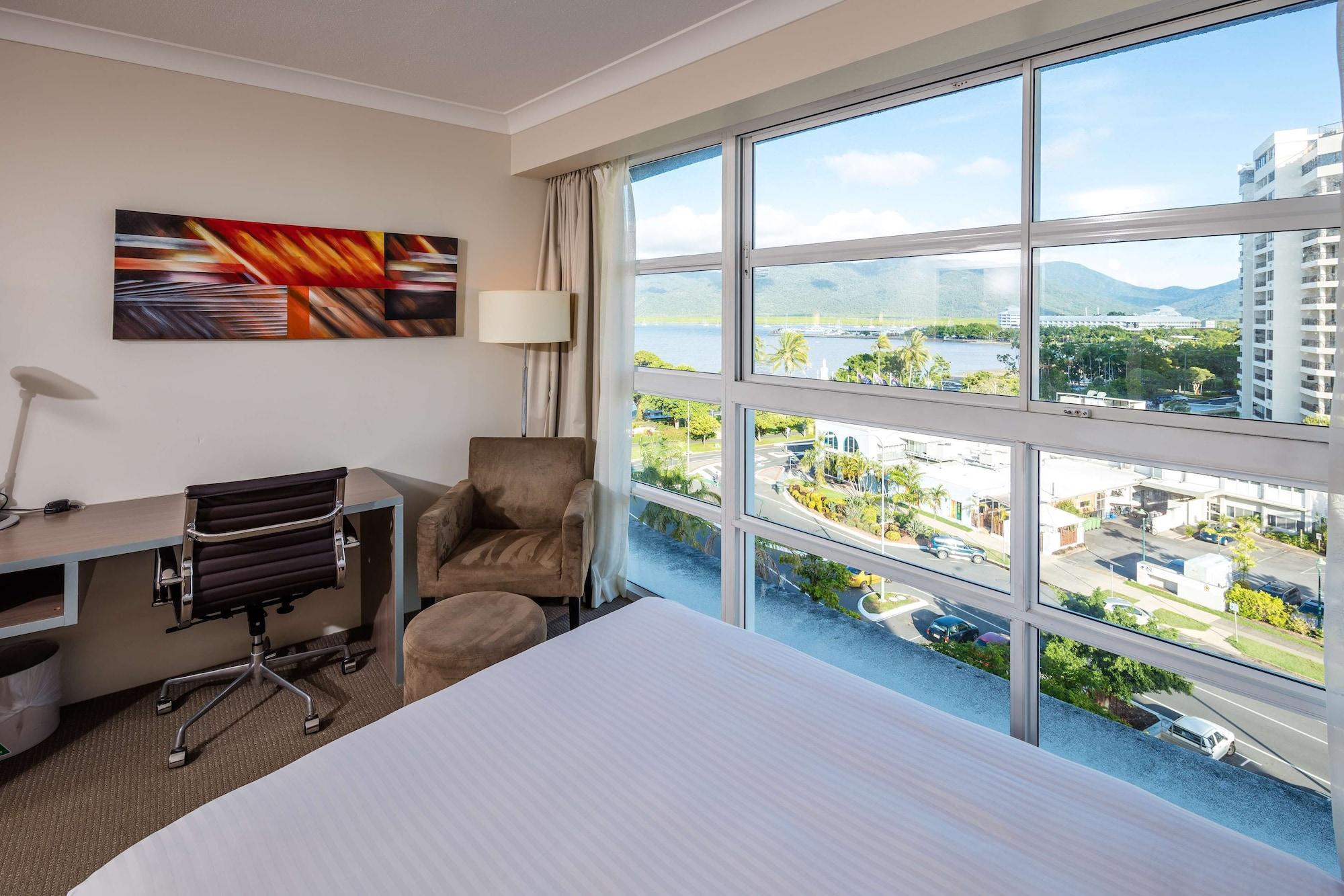 Doubletree By Hilton Cairns Hotel Kültér fotó