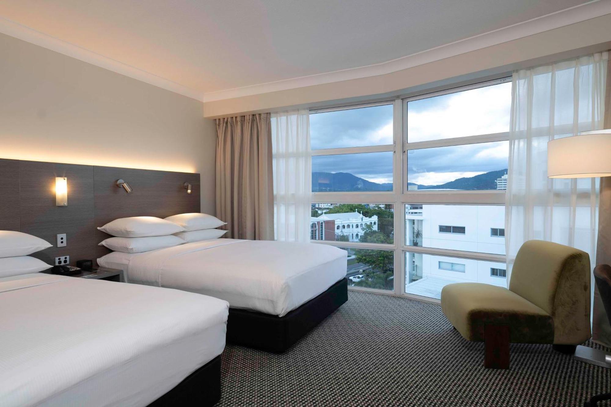 Doubletree By Hilton Cairns Hotel Kültér fotó