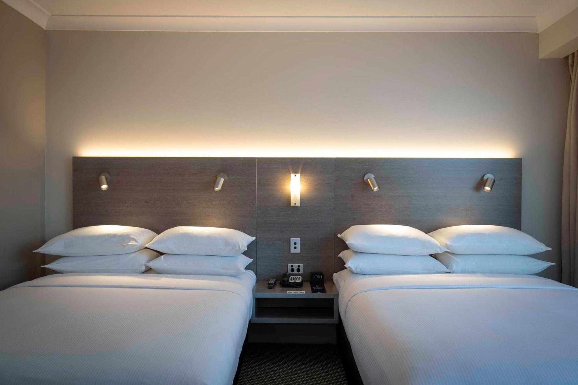Doubletree By Hilton Cairns Hotel Kültér fotó
