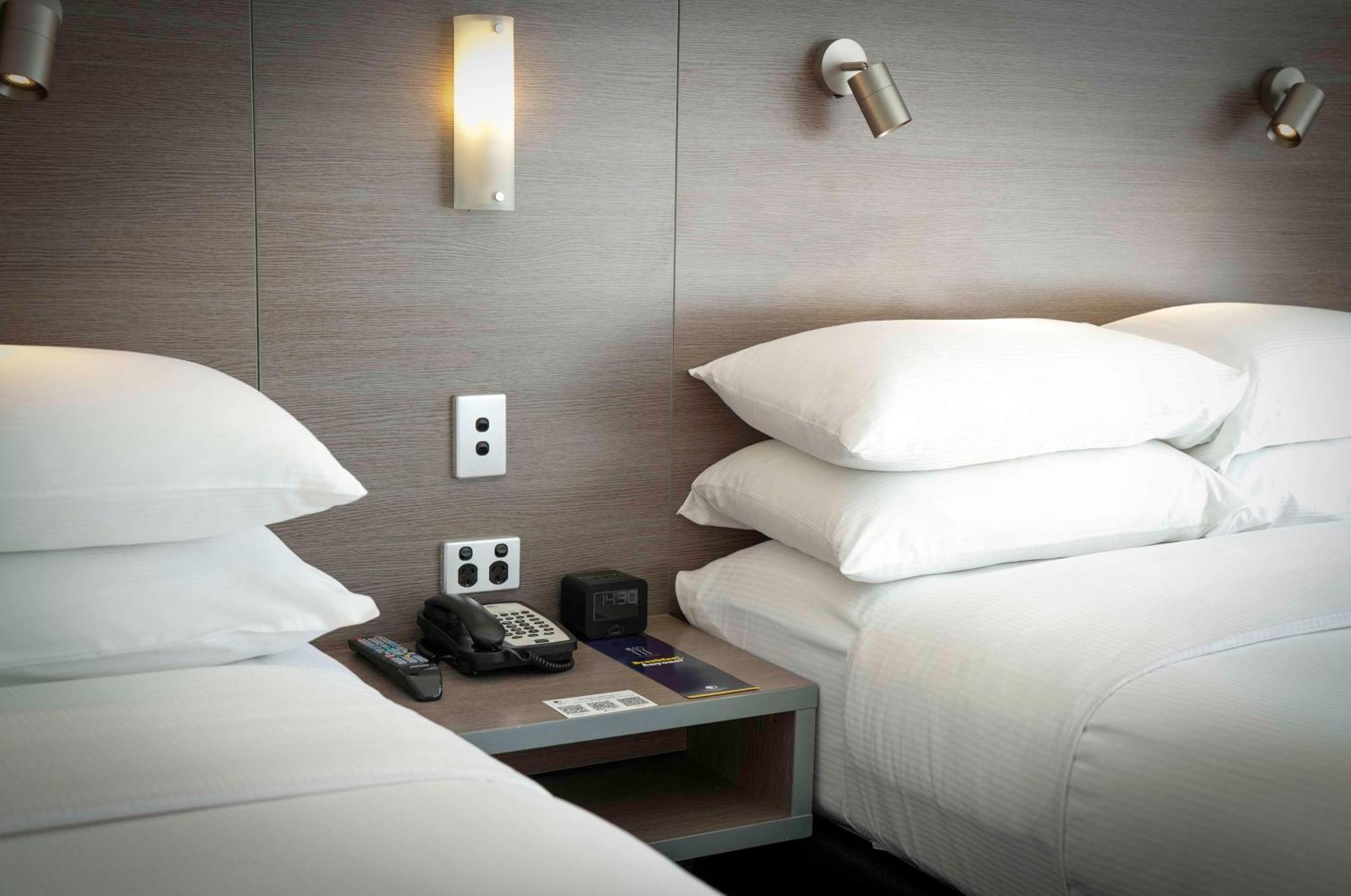 Doubletree By Hilton Cairns Hotel Kültér fotó