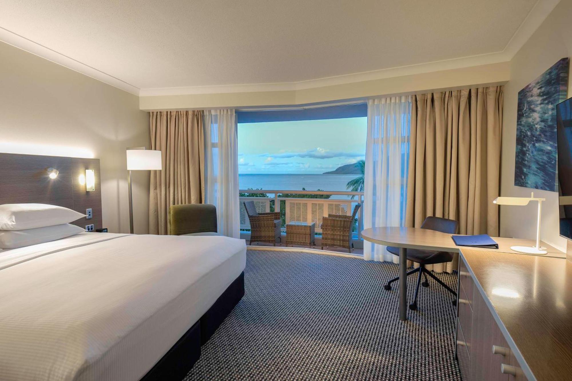 Doubletree By Hilton Cairns Hotel Kültér fotó