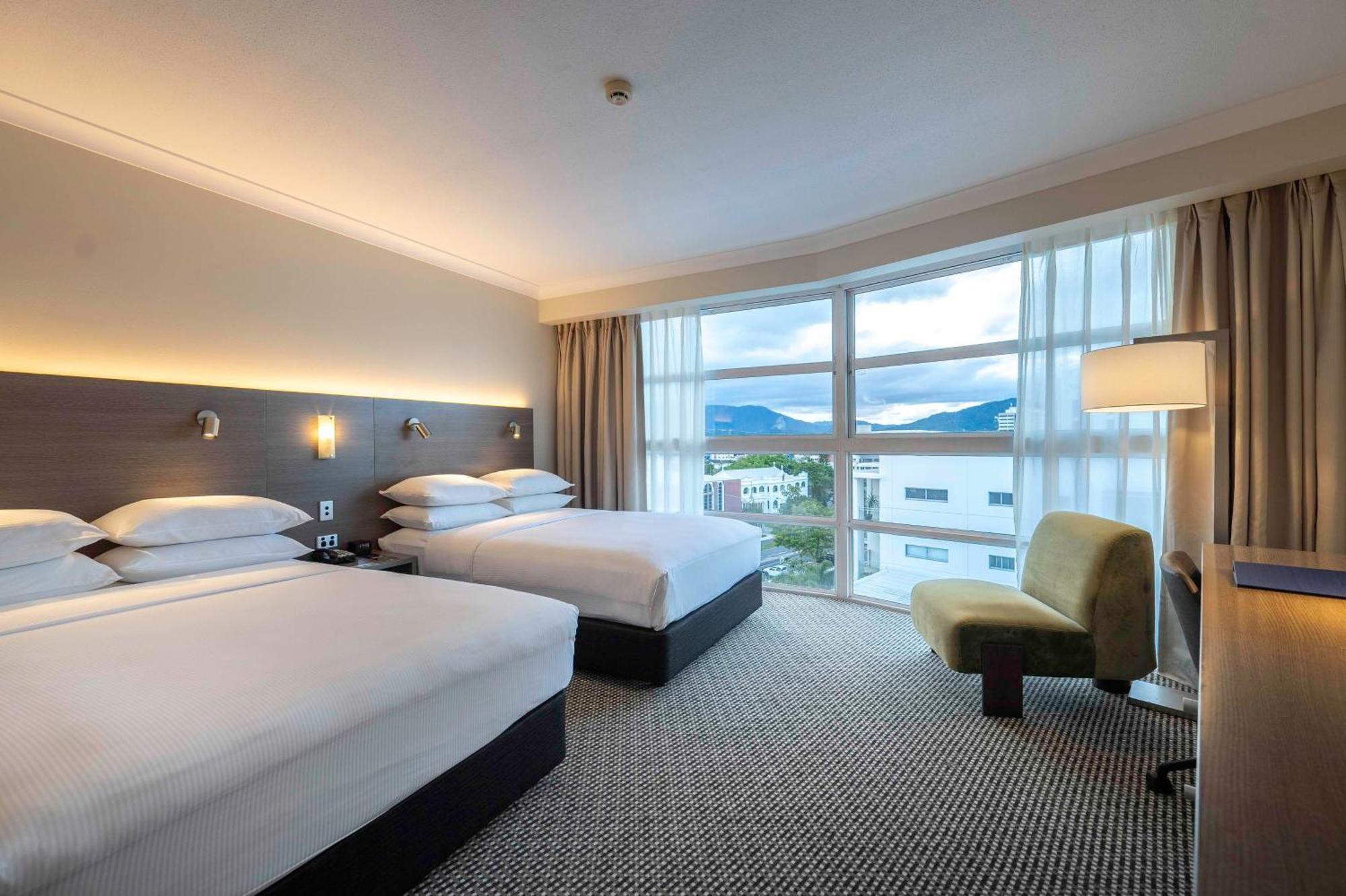 Doubletree By Hilton Cairns Hotel Kültér fotó