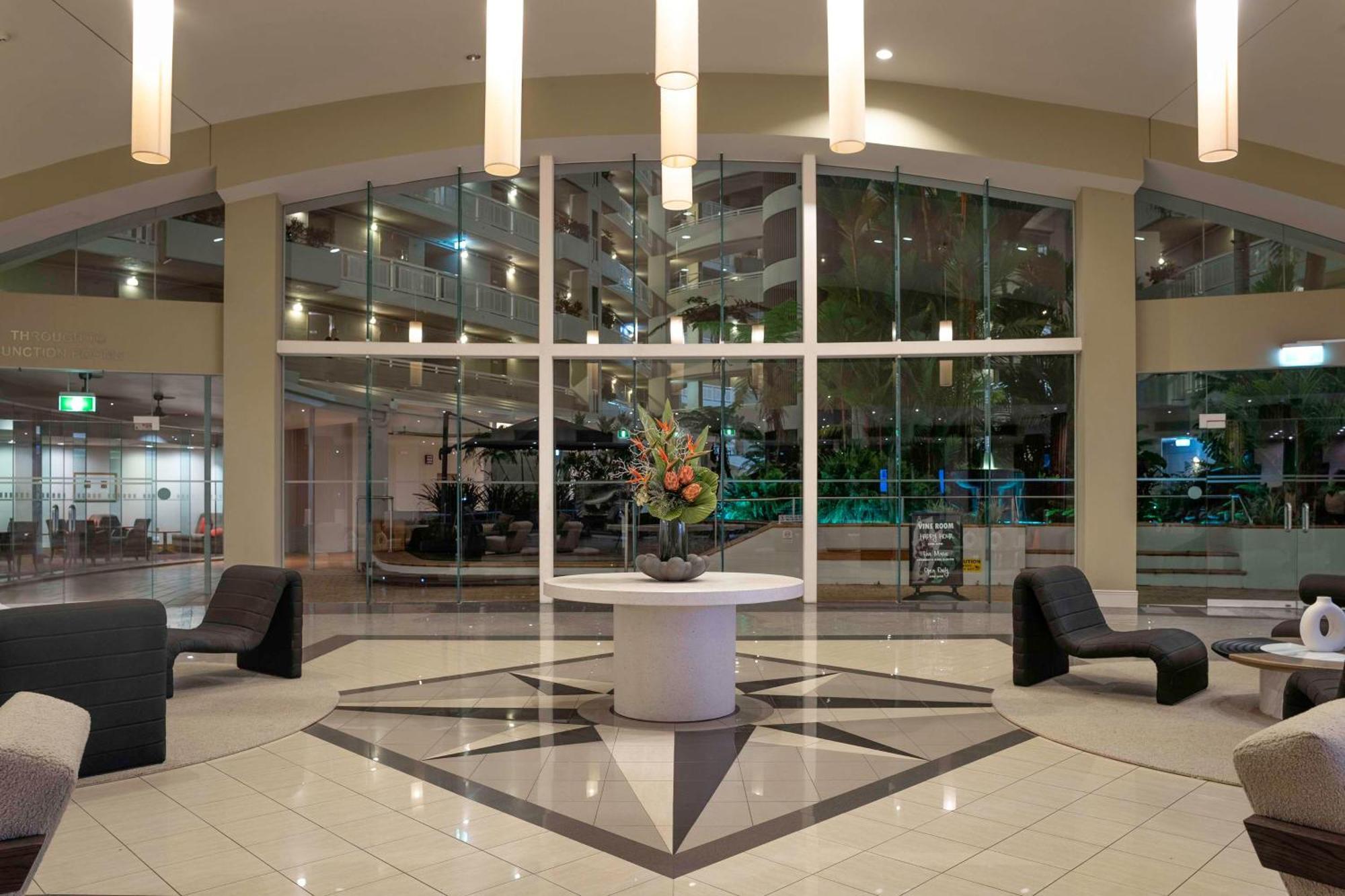 Doubletree By Hilton Cairns Hotel Kültér fotó