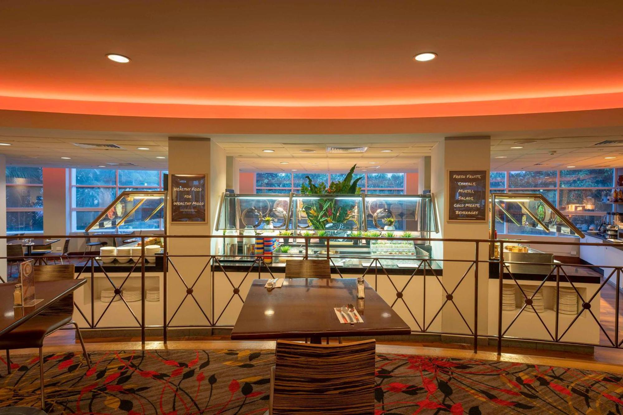 Doubletree By Hilton Cairns Hotel Kültér fotó