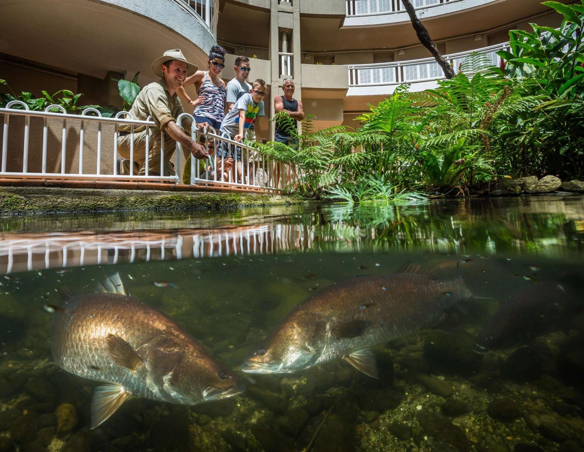 Doubletree By Hilton Cairns Hotel Kültér fotó